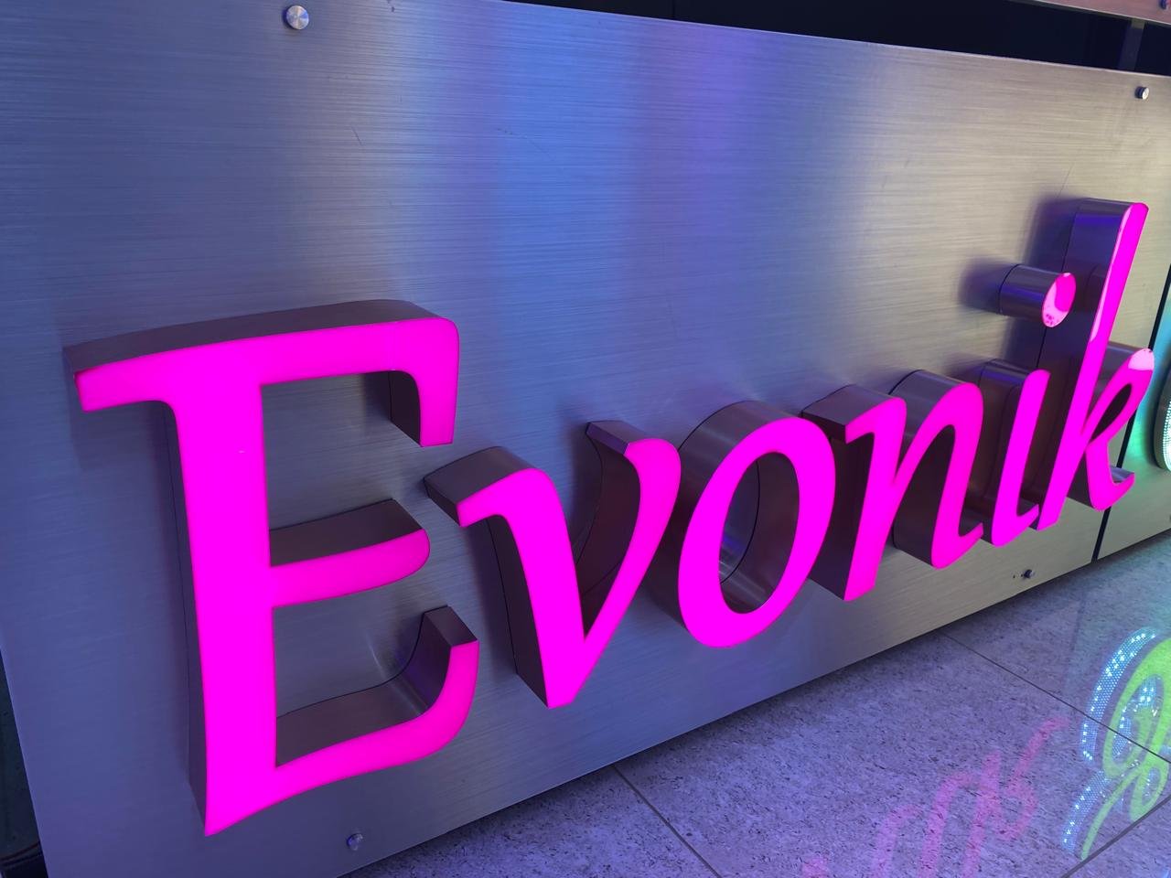 Image gallery marquee